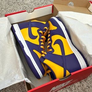 LA Lakers Dunks NIB